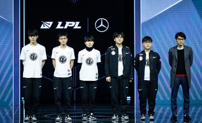 一位来自法 一位来自法